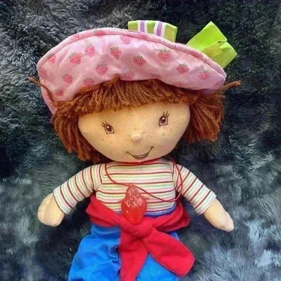 **HOST PICK** Adorable 15" Strawberry Shortcake Doll. She  sings and talks - Picture 6 of 17